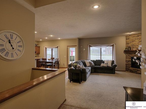 3rd image of 4808 Holloway Ave