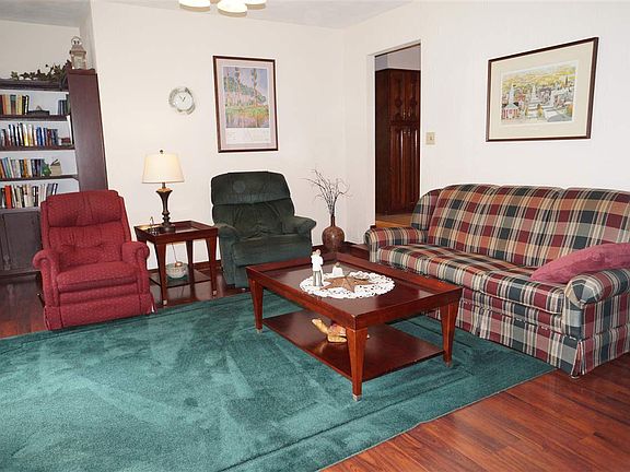 4th image of 1001 Cherry Dr