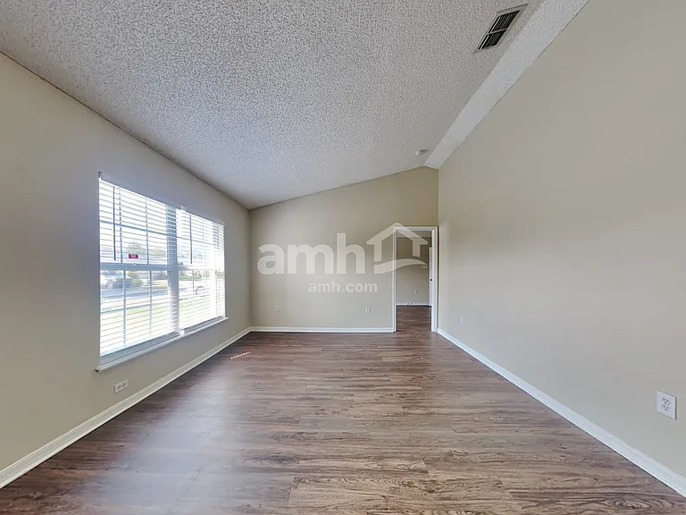 7405 Prosperity Park Rd N — Photo 5