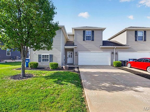2nd image of 906 Arapaho Dr