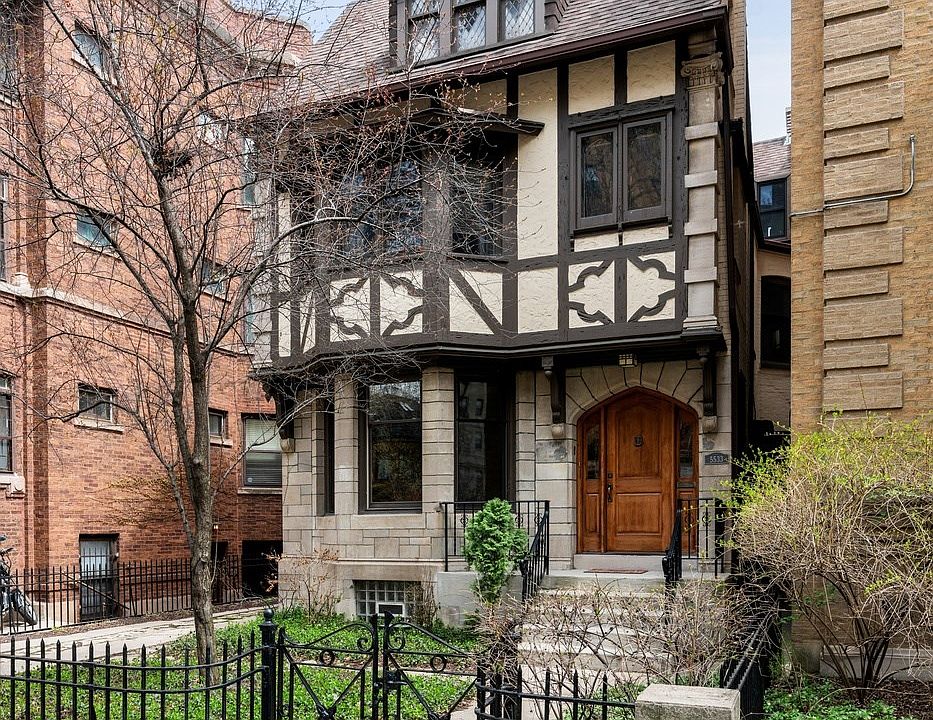 Howard van Doren ShawâEUR(tm)s early work in the Hyde Park area established his prominence as an architec