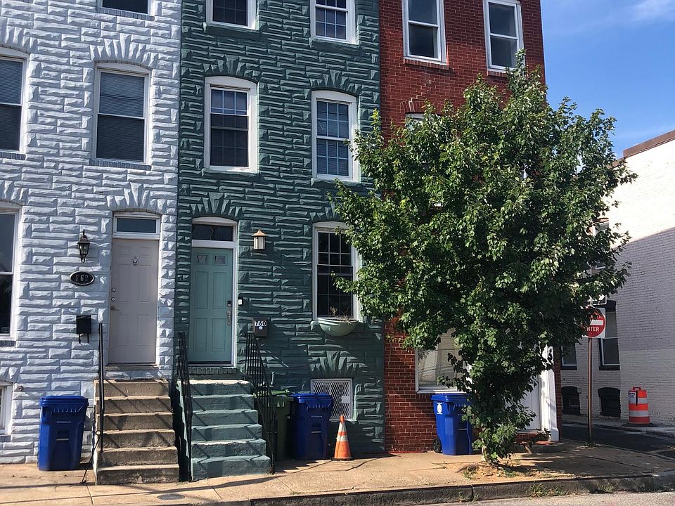 This house is located in Barrie circle in a neighborhood just four blocks from downtown.and walking distance to University of Maryland as well as both stadiums and a dog park behind the house. great neighborhood