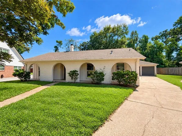 1738 Hollyberry Dr, Houston, TX 77073