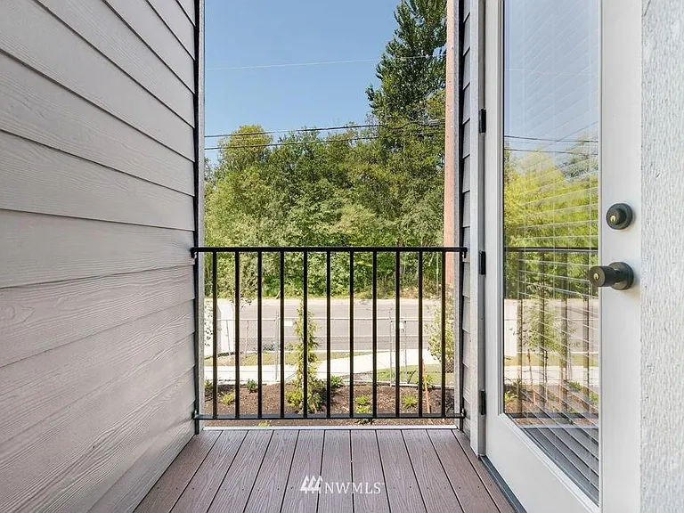 13717 Admiralty Way — Photo 20