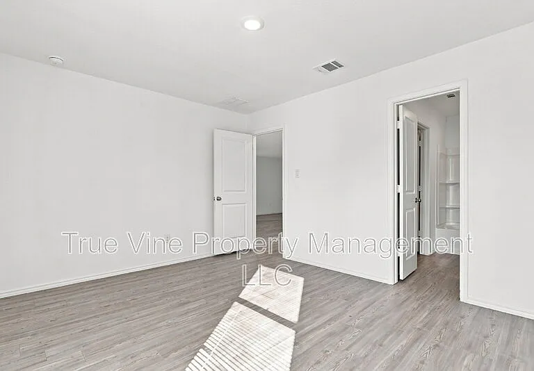 2906 Millikan Dr — Photo 33