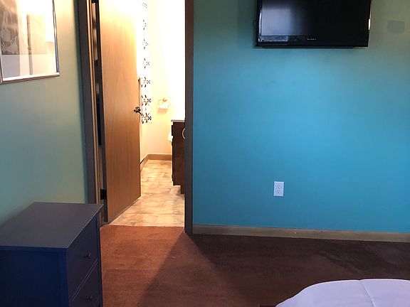 4th image of 194 Fairsom Ct