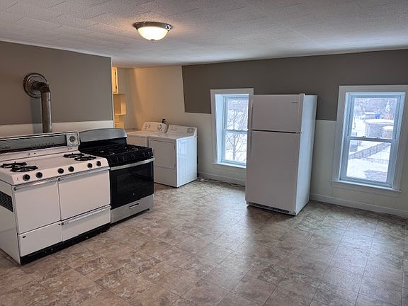 3rd image of 308 Plantation St #3