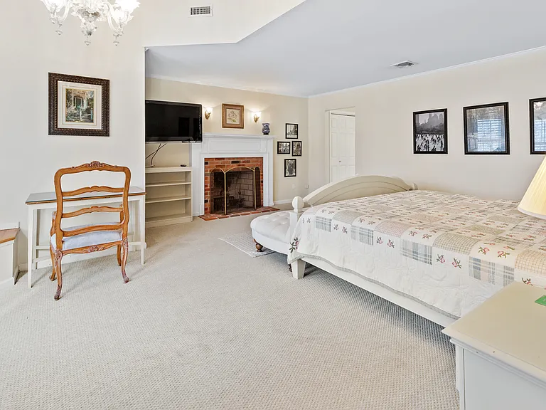 1559 Deerfield Rd — Photo 17