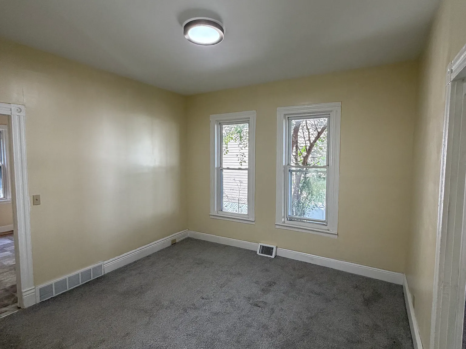 2 bed, $1,100 — Photo 2