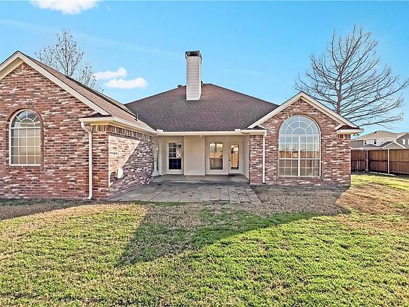 4th image of 329 W Willow Creek Dr