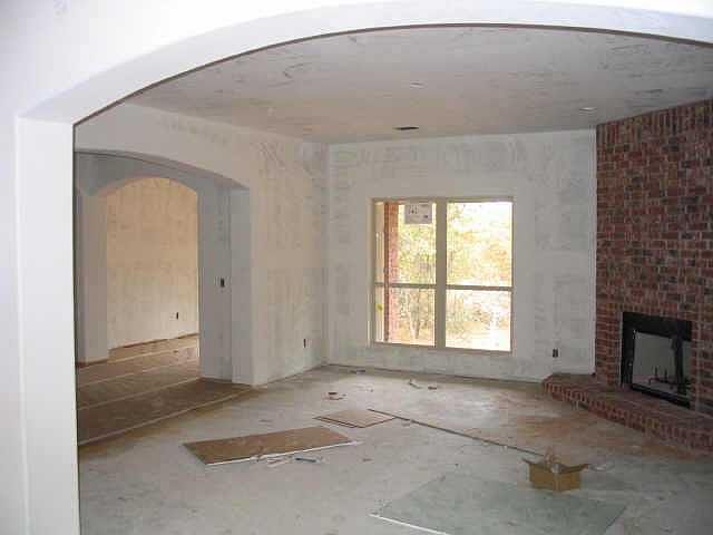 2nd image of 3847 Falcon Ln