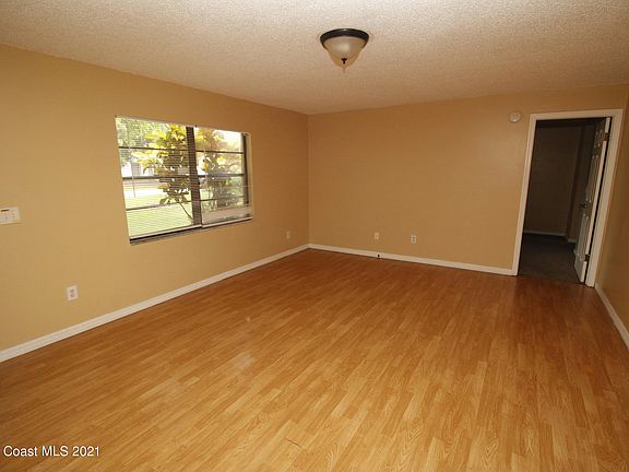 5th image of 399 Comet Ave SE