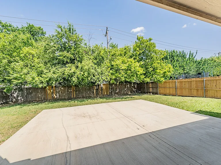 8109 Mosstree Dr — Photo 32
