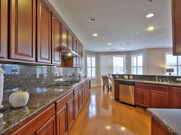 4th image of 8171 Mandarin Ave