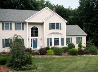 7 Canterbury Ln, Sandy Hook, CT 06482