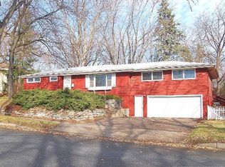 4700 Terracewood Dr, Bloomington, MN 55437