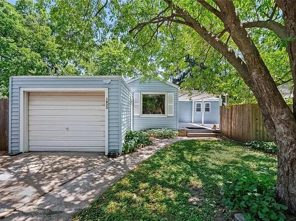 1923 39th St, Des Moines, IA 50310