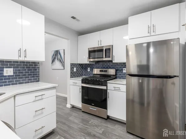 65 Aspen Ave, Englishtown, NJ 07726
