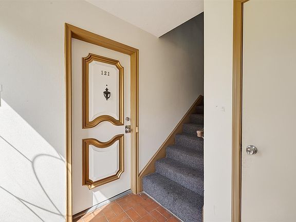 3rd image of 7600 Burgoyne Rd Unit 121