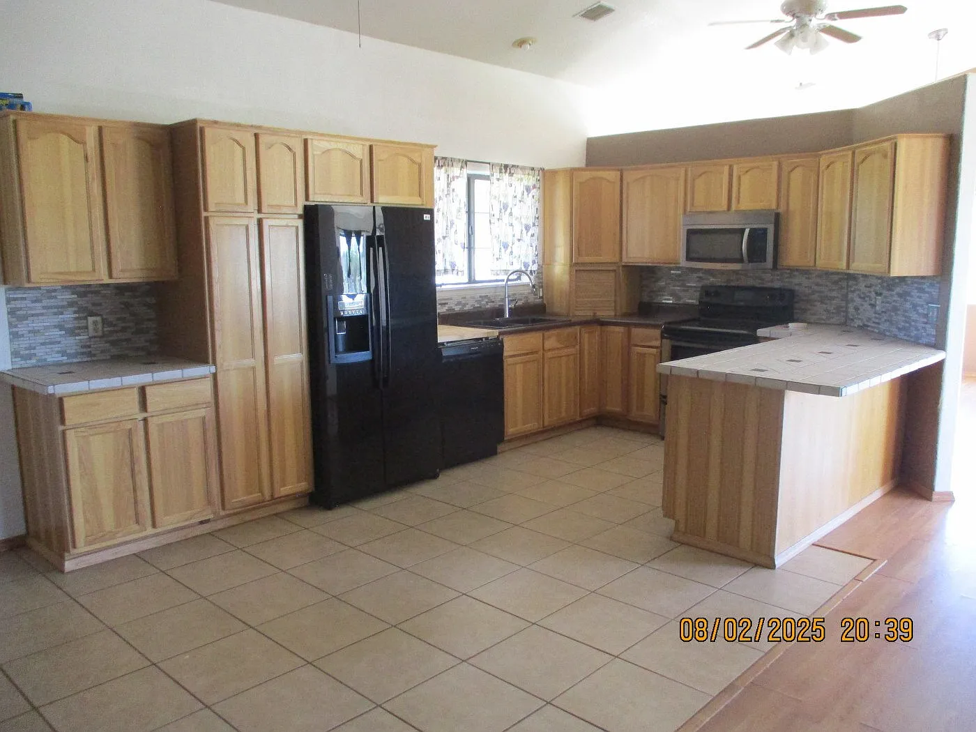 3 bed, 2.0 bath, 1568 sqft, $1,600 — Photo 2