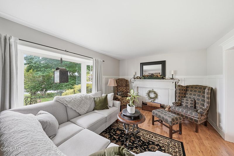 5th image of 33 Sheffield Drive