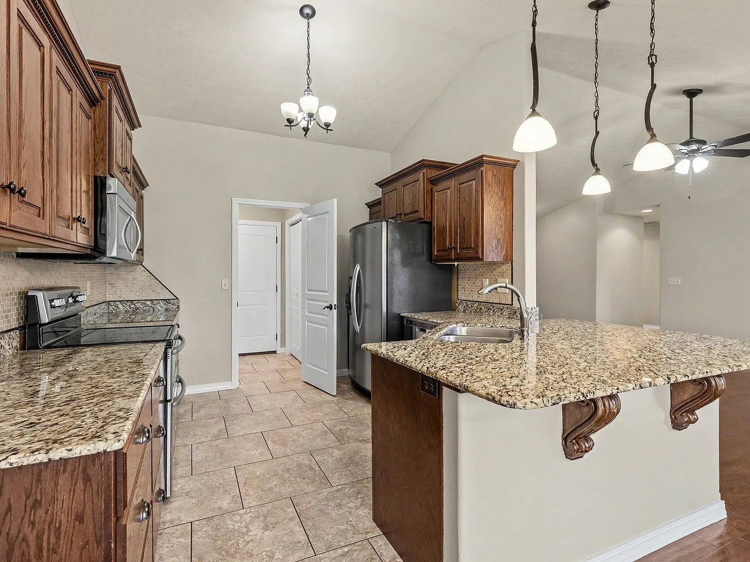 3 bed, 1834 sqft, $2,000 — Photo 4