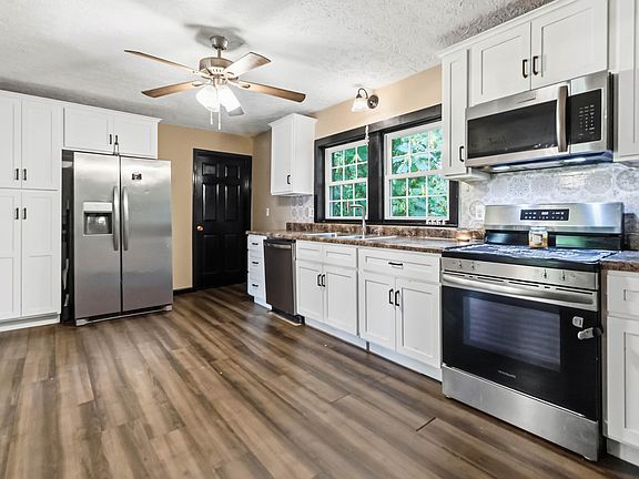 5th image of 313 Maple St