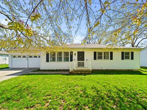 10337 Maple Dr, Overland Park, KS 66207