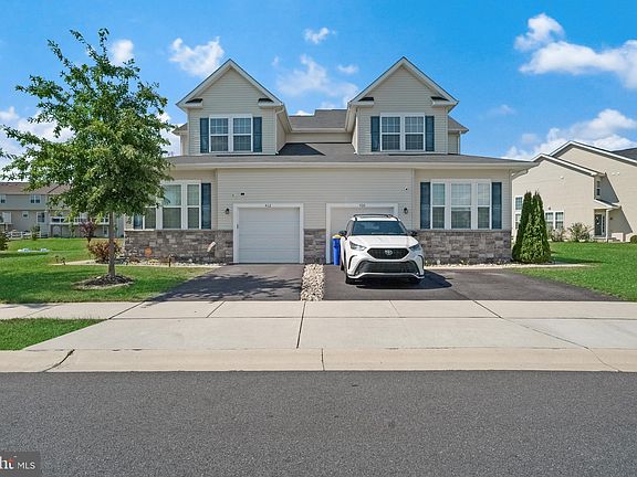 2nd image of 402 Galway Ct