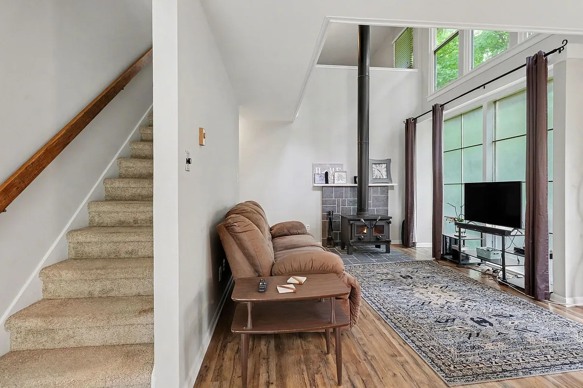 Building Photo - 8631 Scottingham Dr N