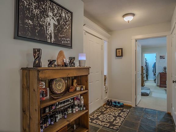 5th image of 1389 Meadowood Way