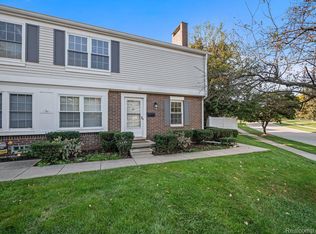 21108 E Glen Haven Cir, Northville, MI 48167