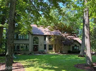 2018 Pine Hollow Trl, Brighton, MI 48114