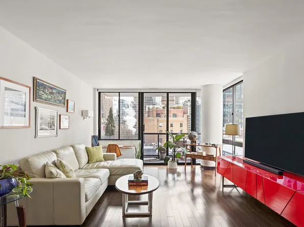 255 East 49th Street image 1 of 7