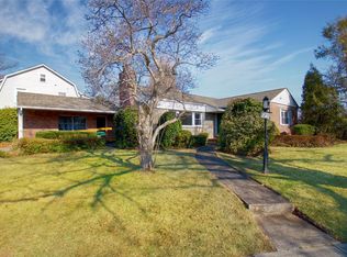 27 Merillon Ave, Garden City, NY 11530