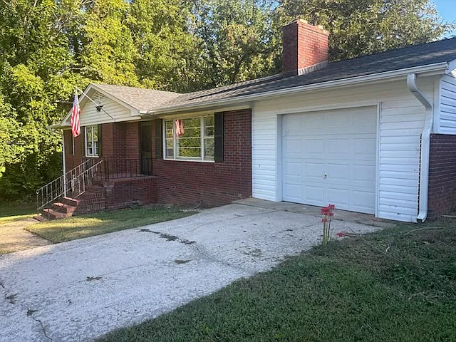 3 bed, 1.5 bath, 2658 sqft, $1,400 — Photo 2