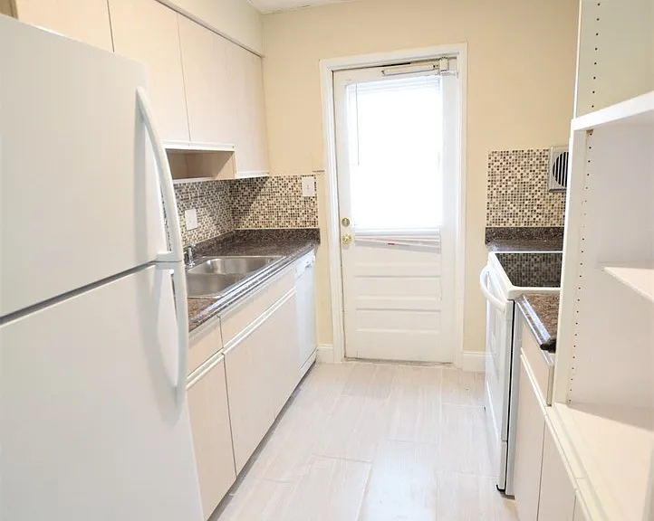 Delaney Court — Photo 13