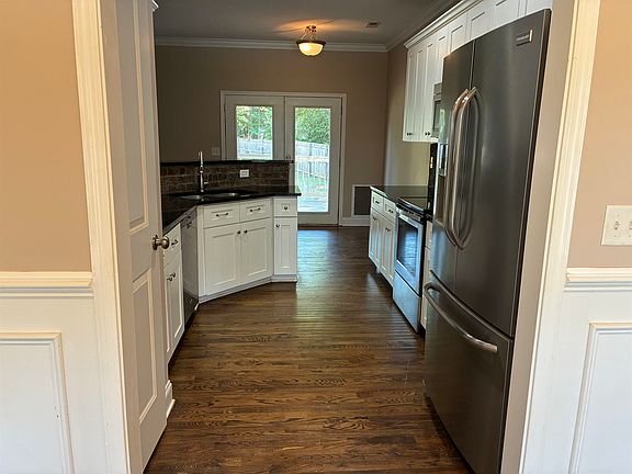 3rd image of 1000 Sheila Ave