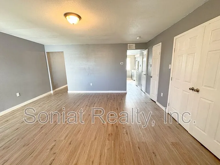 7760A N Coronet Ct — Photo 8