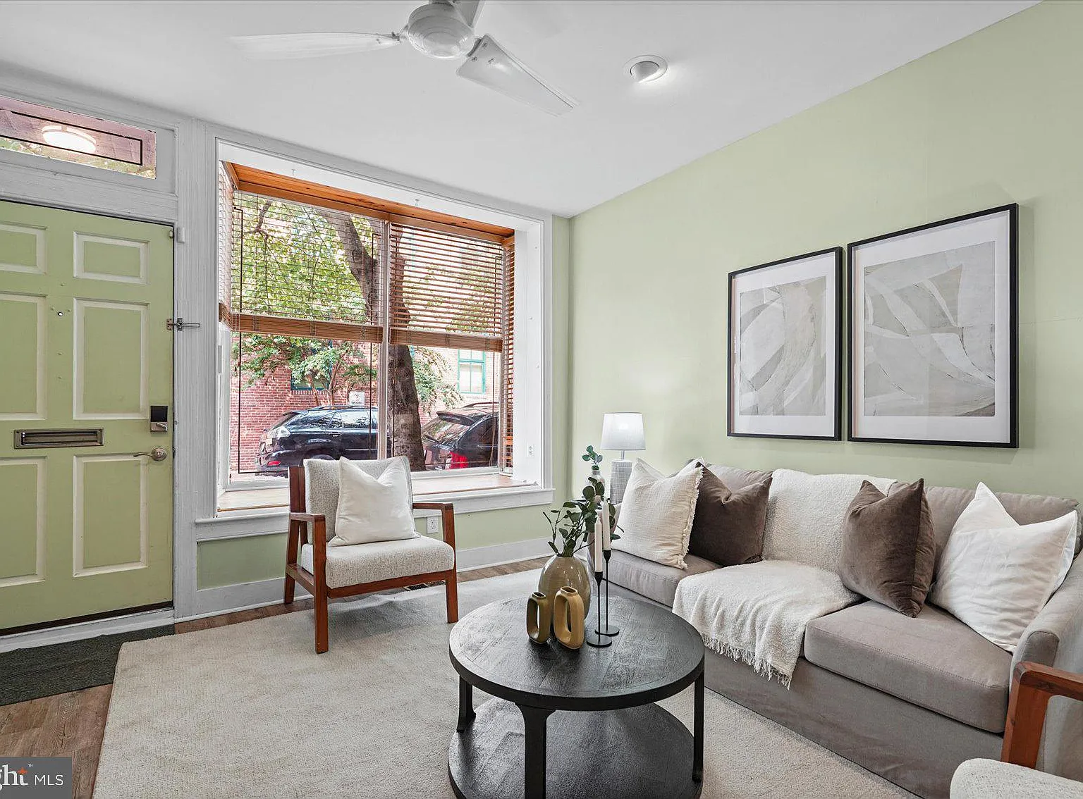 4 bed, 1736 sqft, $2,400 — Photo 4