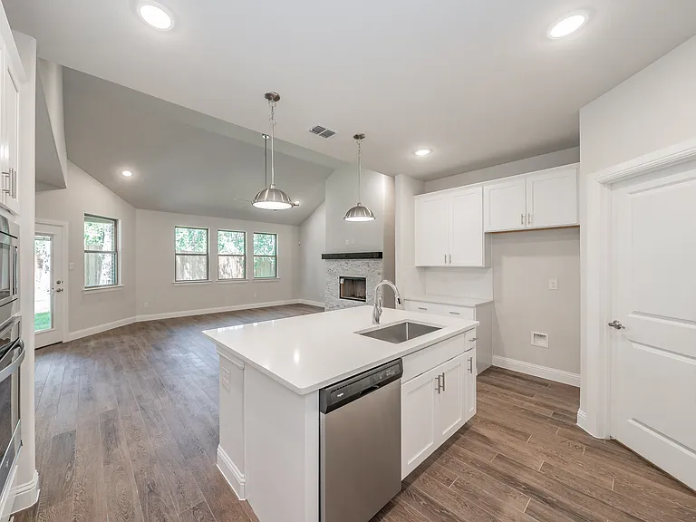 241 Gardenia Dr — Photo 7