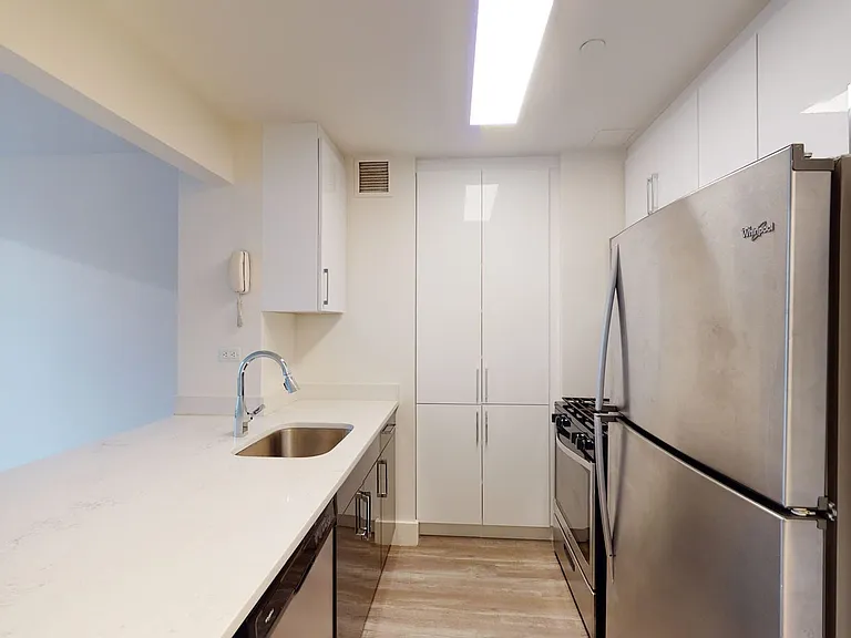10 Hanover Square — Photo 64