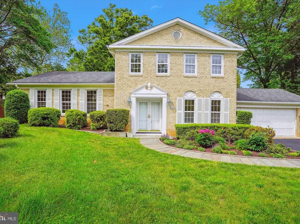 8905 Maxwell Dr, Potomac, MD 20854