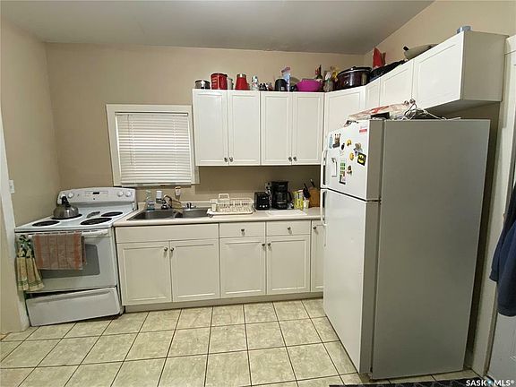 5th image of 1402 Wascana St