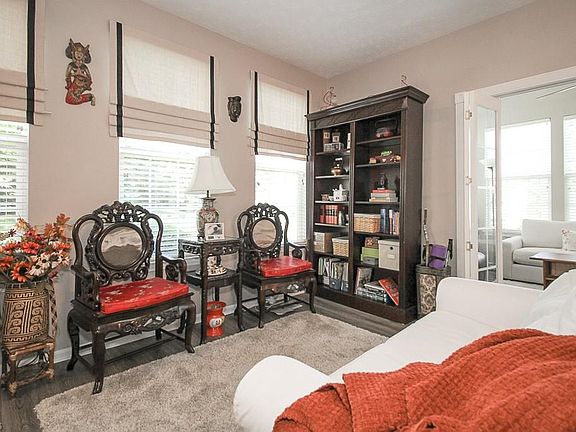 4th image of 599 Hyannis Port Cir