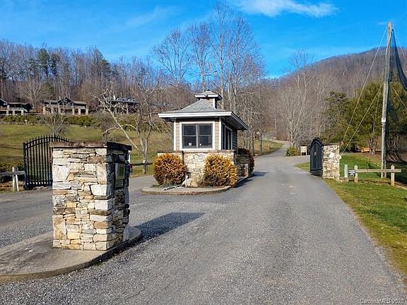 4th image of 1 Carriage Ln