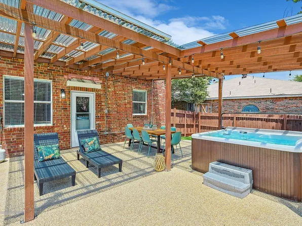 1049 Pullman Dr, Saginaw, TX 76131