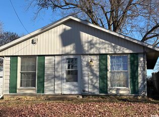 210 Reservoir Rd, Pekin, IL 61554