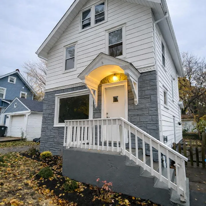 69 E Lowell Ave