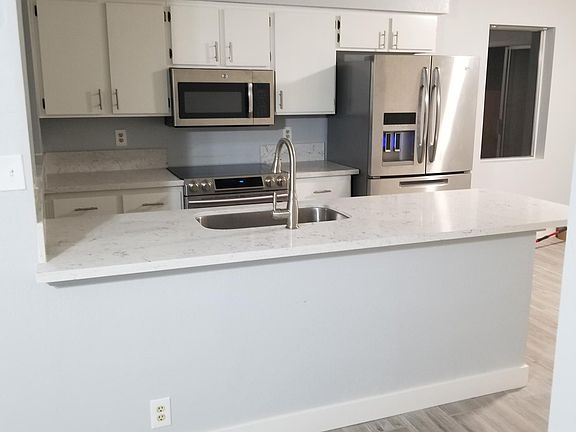 5th image of 409 W Yukon Dr Unit 8